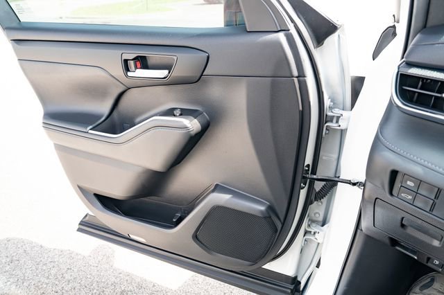 Used 2021 Toyota Highlander XSE FWD image 27