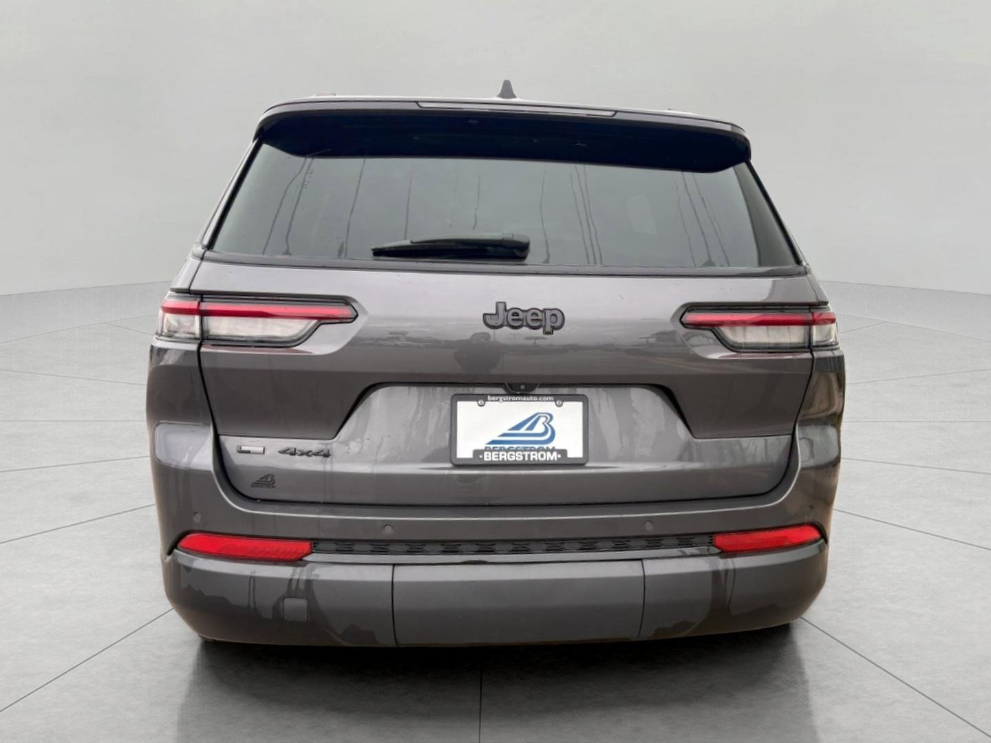 Used 2022 Jeep Grand Cherokee L Laredo image 7