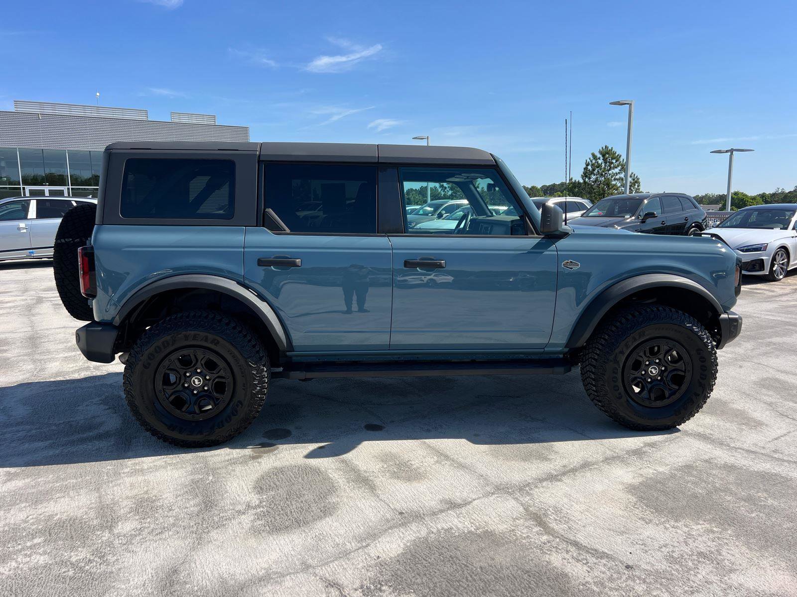 Used 2023 Ford Bronco Wildtrak image 4