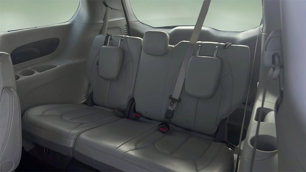 Used 2020 Chrysler Pacifica Touring-L Plus w/ Advanced Safetytec Group image 12
