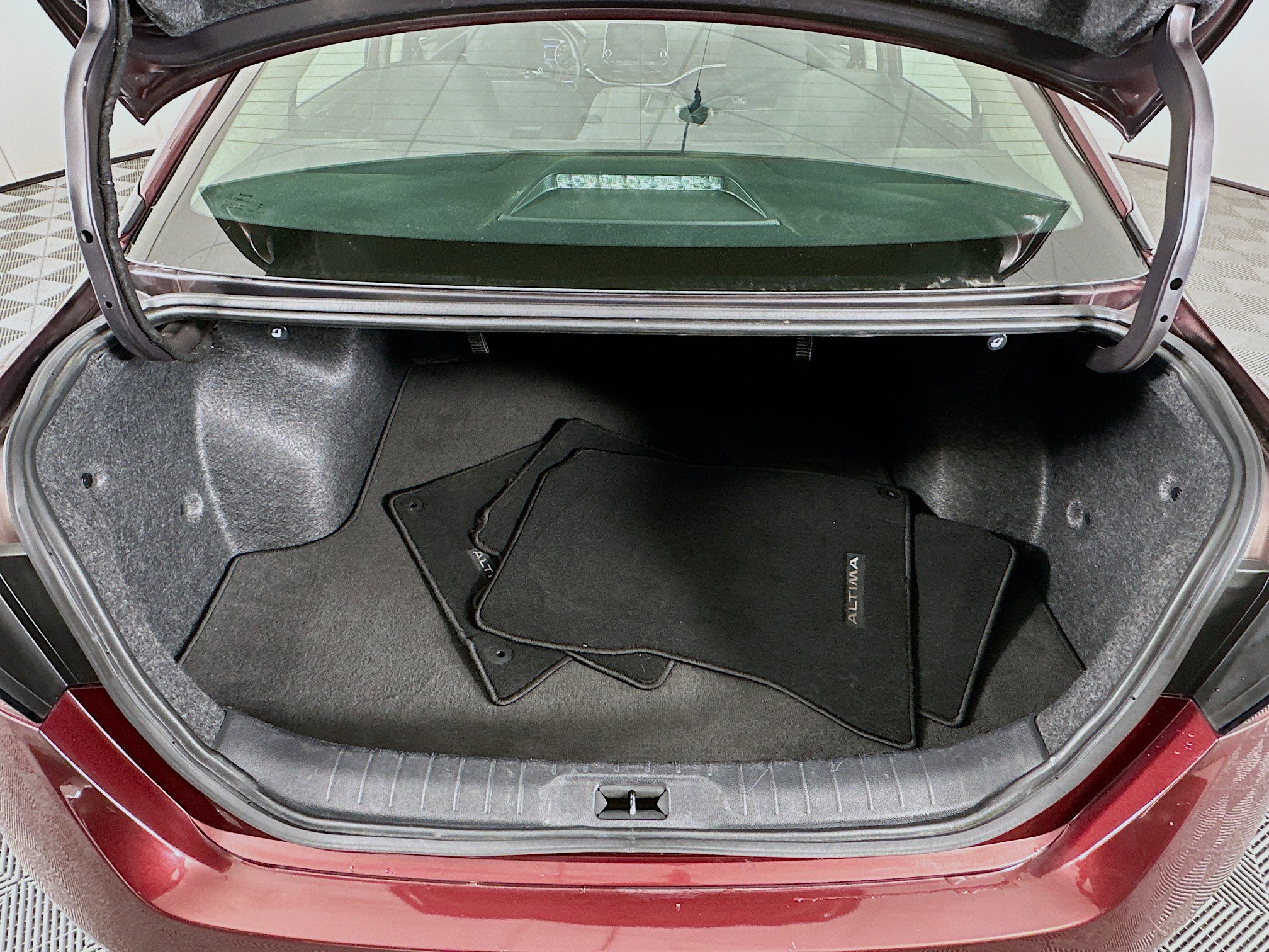 Used 2024 Nissan Altima 2.5 SV image 26