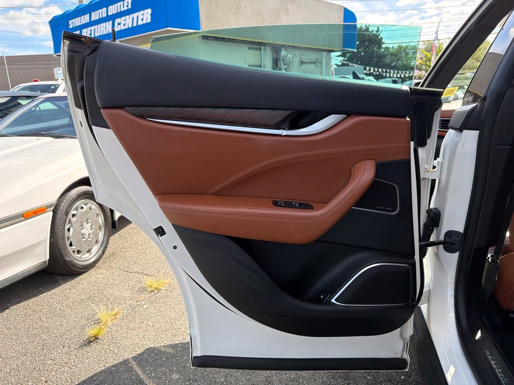 Used 2019 Maserati Levante AWD/4WD image 26