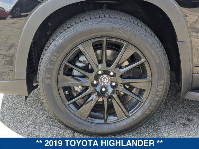 Used 2019 Toyota Highlander SE w/ Carpet Mat Package (TMS) image 9
