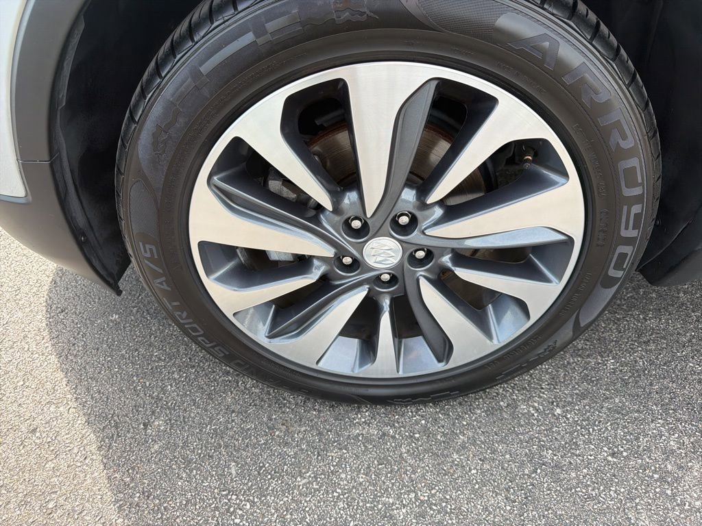 Used 2020 Buick Encore Essence FWD image 8