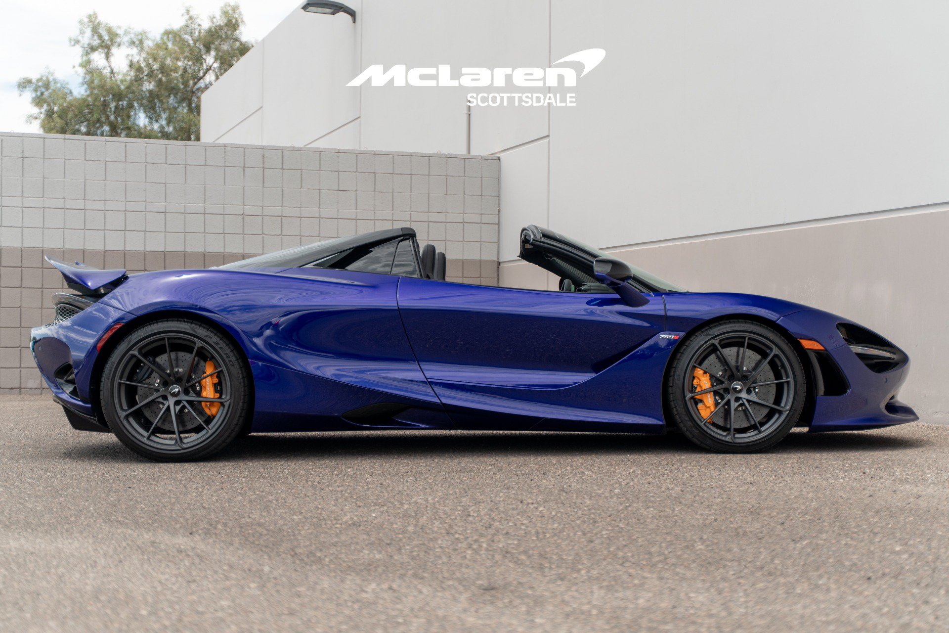 Used 2026 McLaren 750S Spider RWD image 8