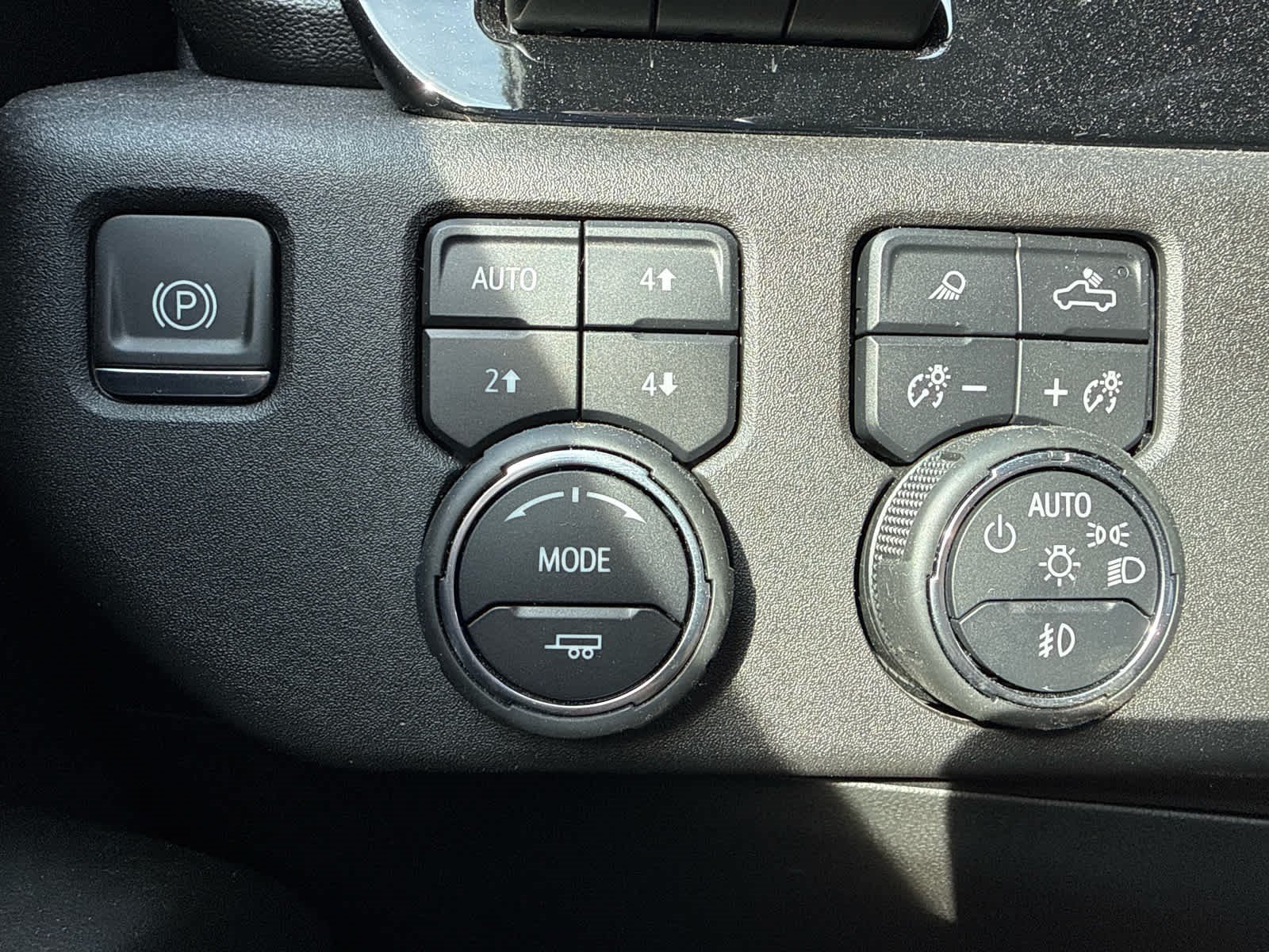 Used 2024 Chevrolet Silverado 1500 LTZ w/ LTZ Premium Package AWD/4WD image 11