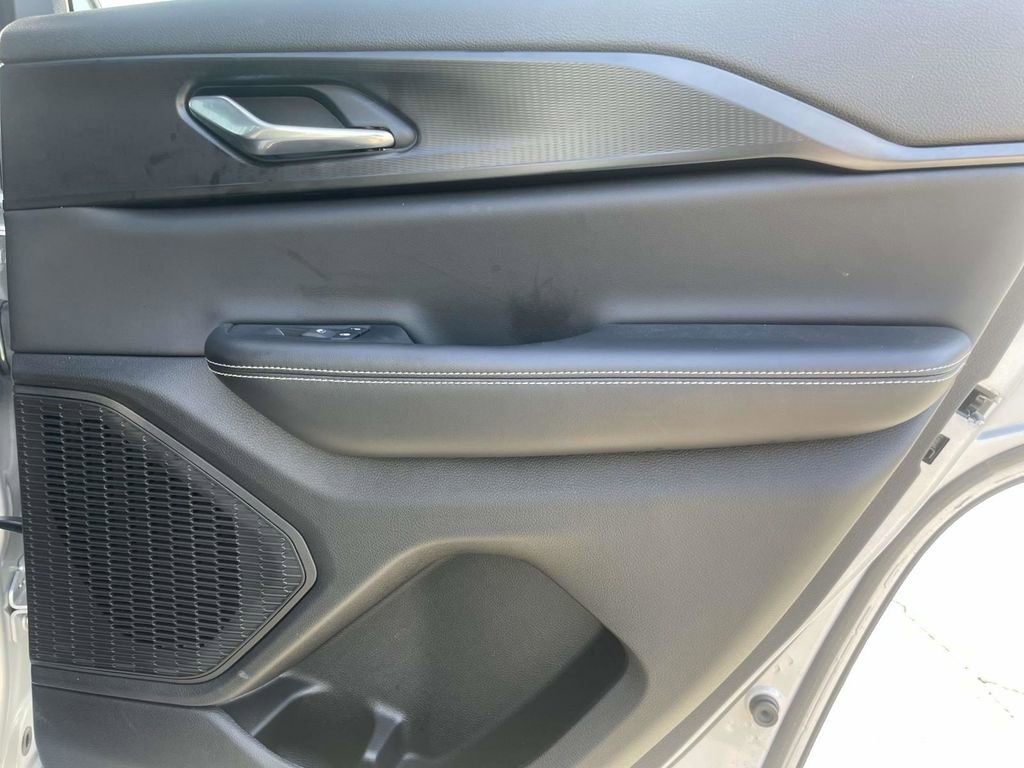 Certified 2025 Jeep Grand Cherokee Laredo X image 19