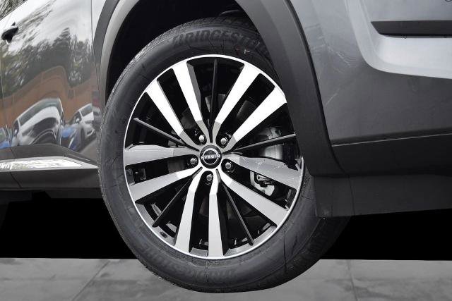 New 2025 Nissan Pathfinder Platinum w/ Cargo Package image 3