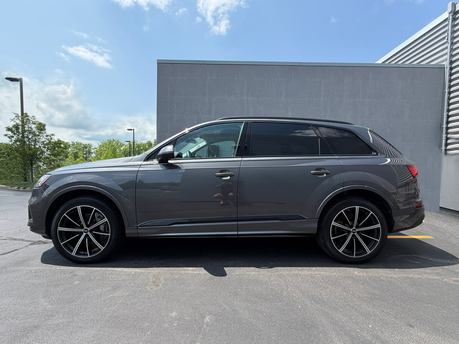 Used 2023 Audi Q7 3.0T Premium Plus w/ Premium Plus Package AWD/4WD image 2