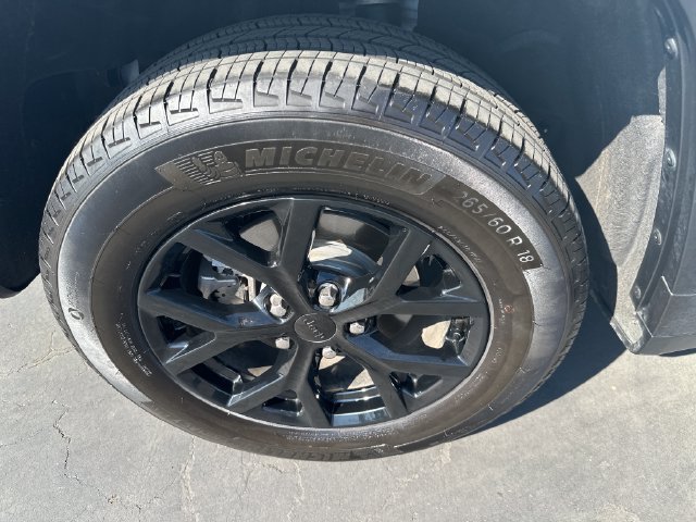 Used 2024 Jeep Grand Cherokee Altitude AWD/4WD image 10