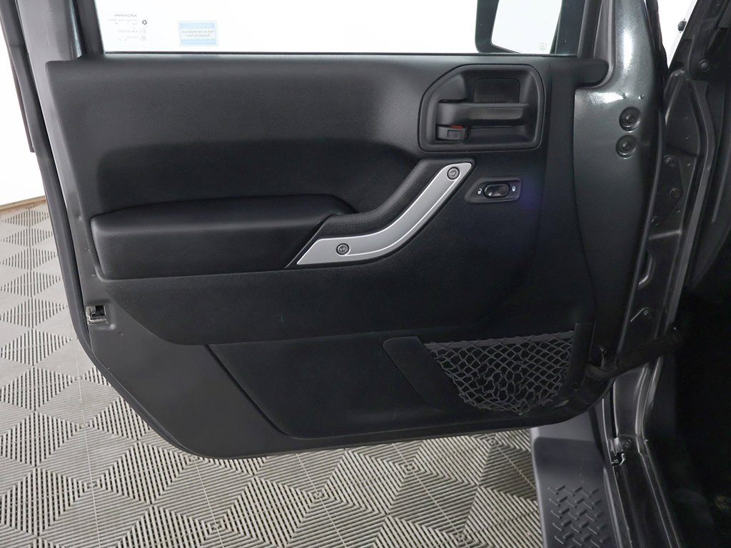 Used 2018 Jeep Wrangler Unlimited Sahara AWD/4WD image 17
