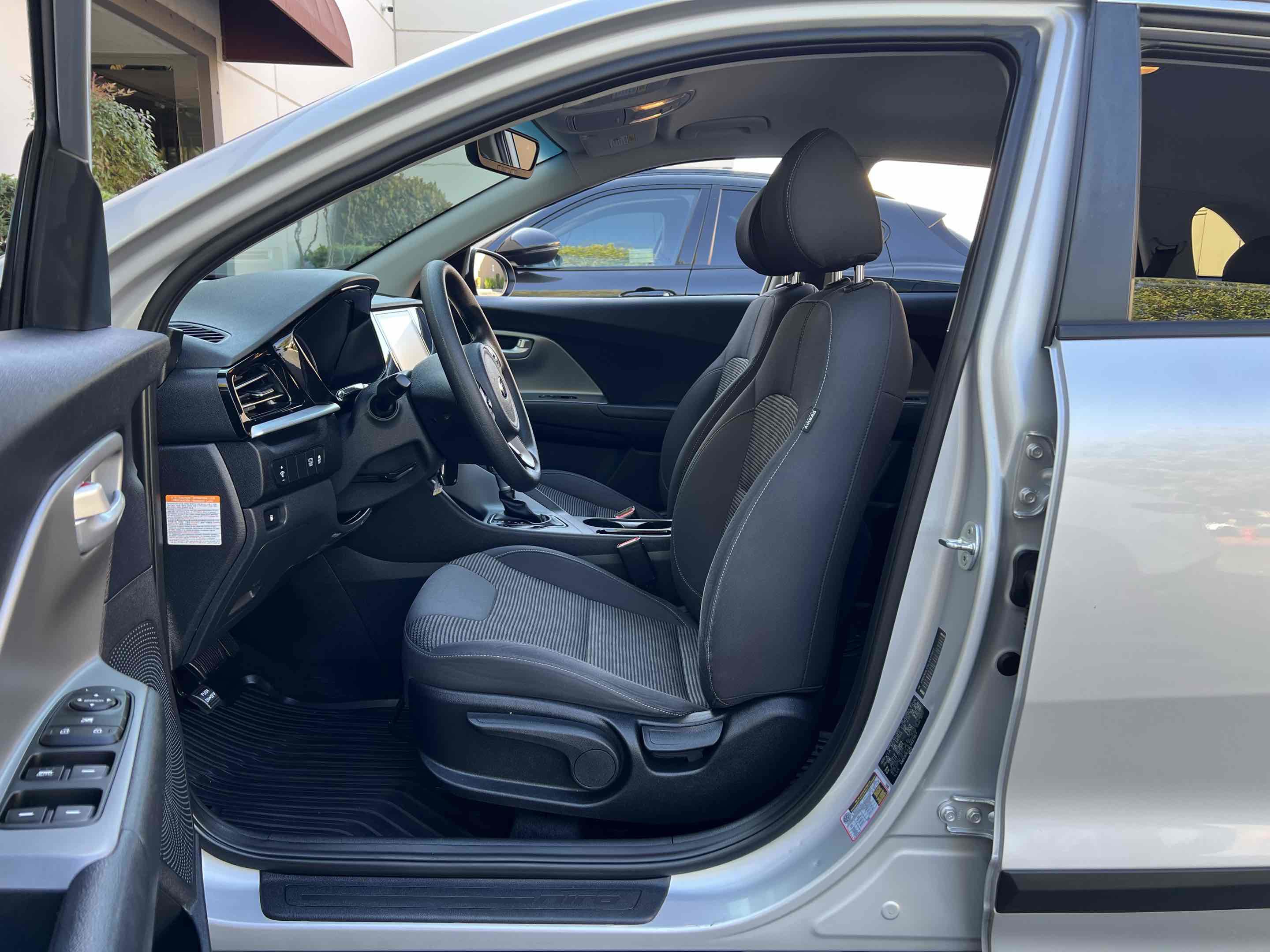 Used 2020 Kia Niro LX FWD image 72