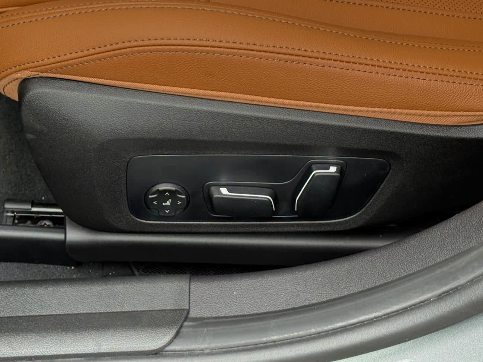 New 2026 BMW 330i Sedan w/ Convenience Package RWD image 12