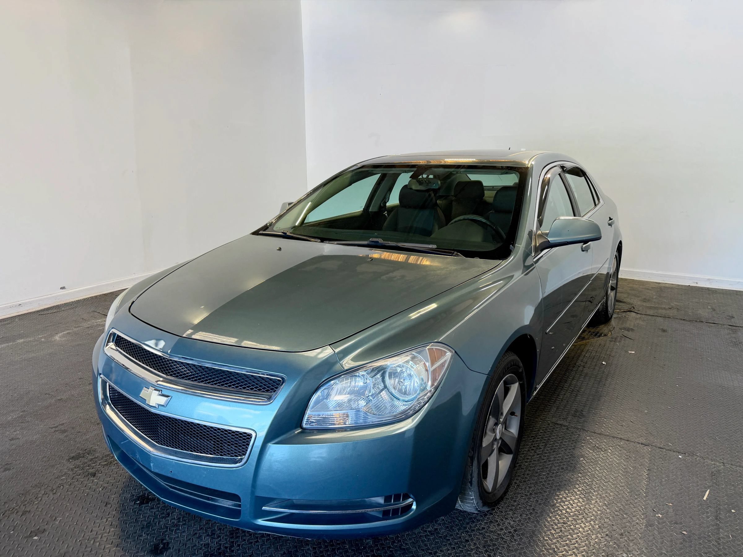 Used 2009 Chevrolet Malibu LT w/ Rear Power Package FWD image 2