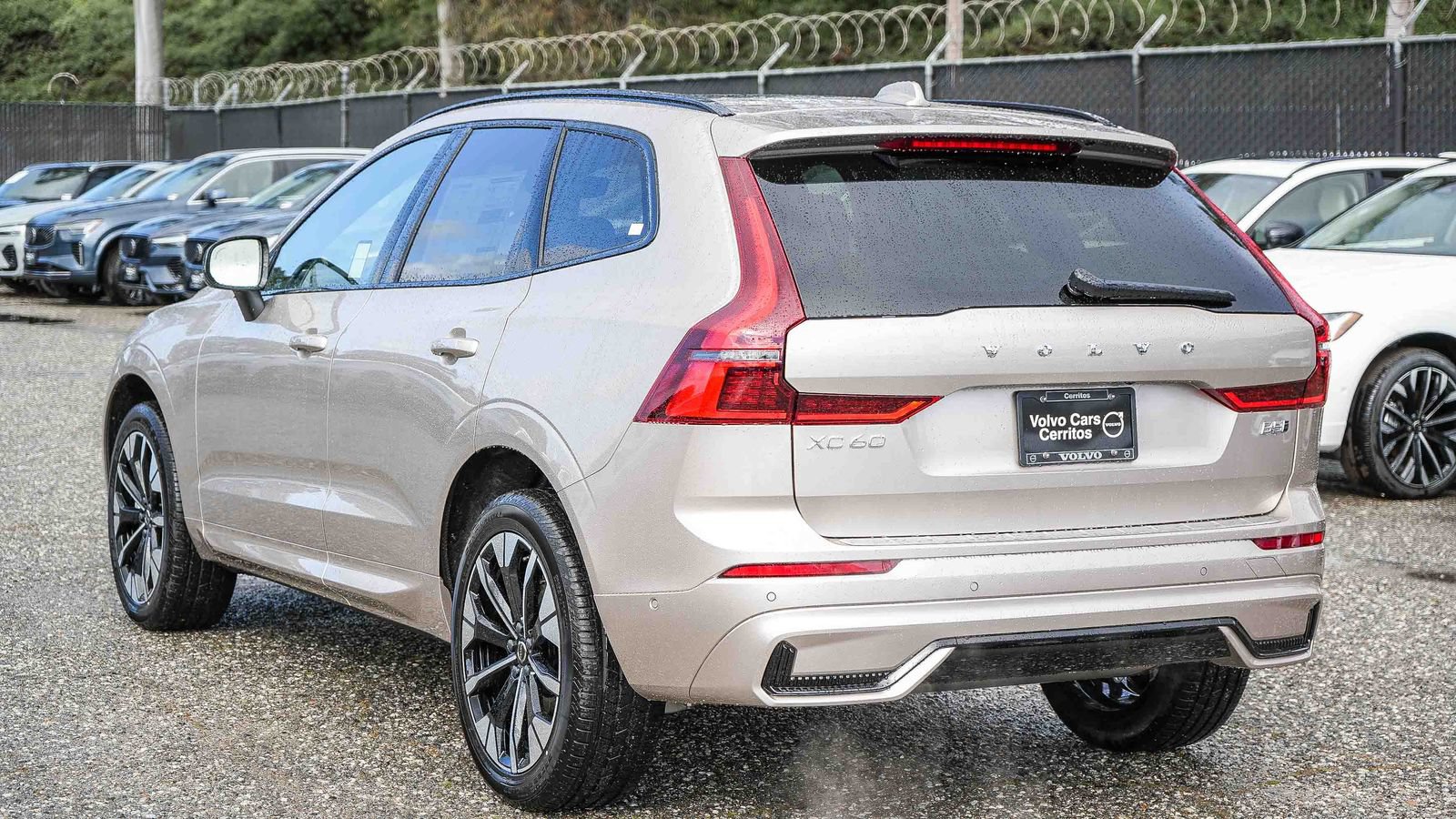 New 2026 Volvo XC60 B5 Plus w/ Protection Package Premier AWD/4WD image 8