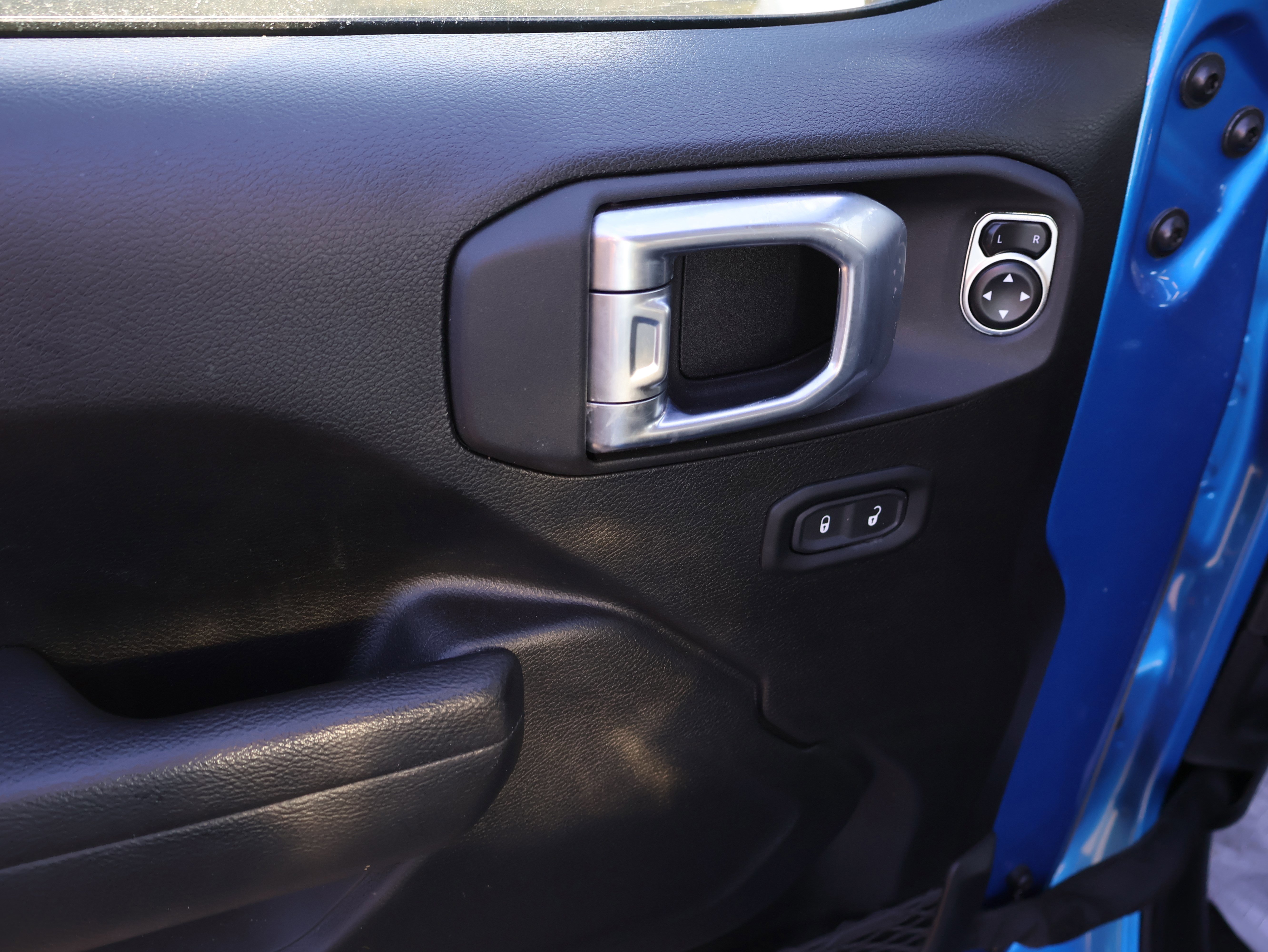 Used 2024 Jeep Gladiator Mojave w/ Technology Group image 23