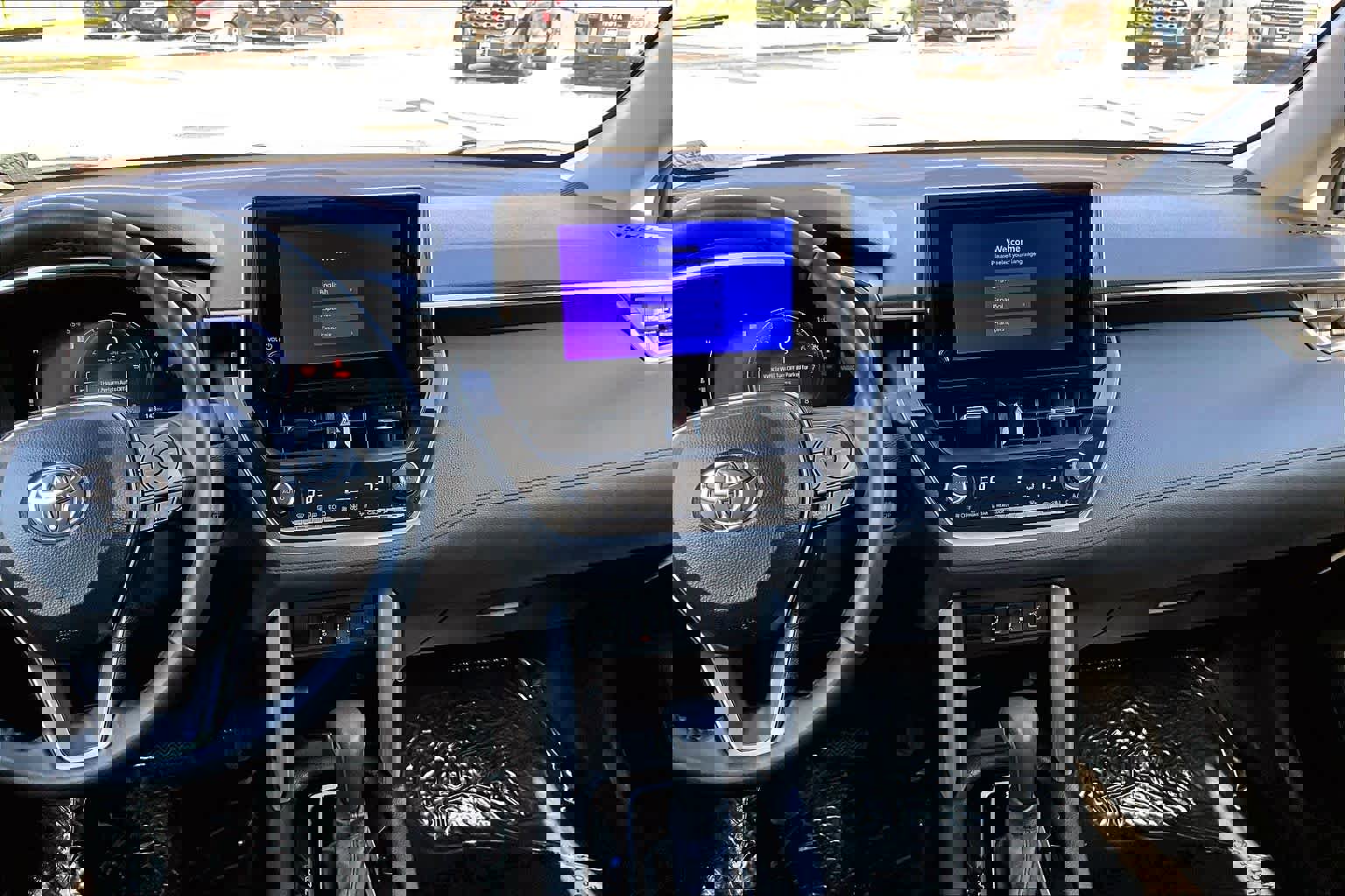 Used 2025 Toyota Corolla Cross XLE w/ Convenience Package image 7