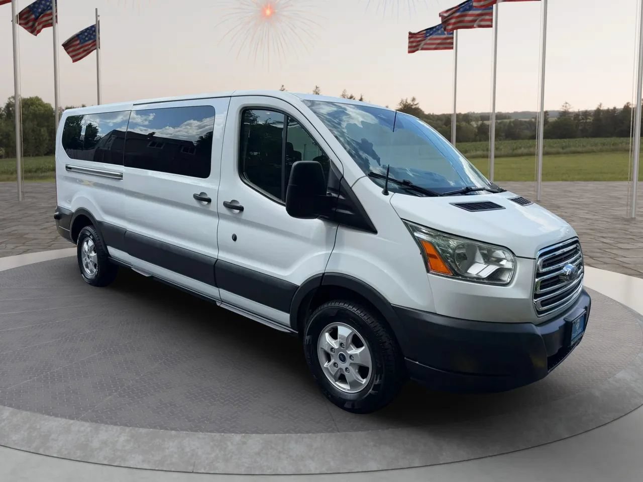 Used 2017 Ford Transit 350 XLT RWD image 8