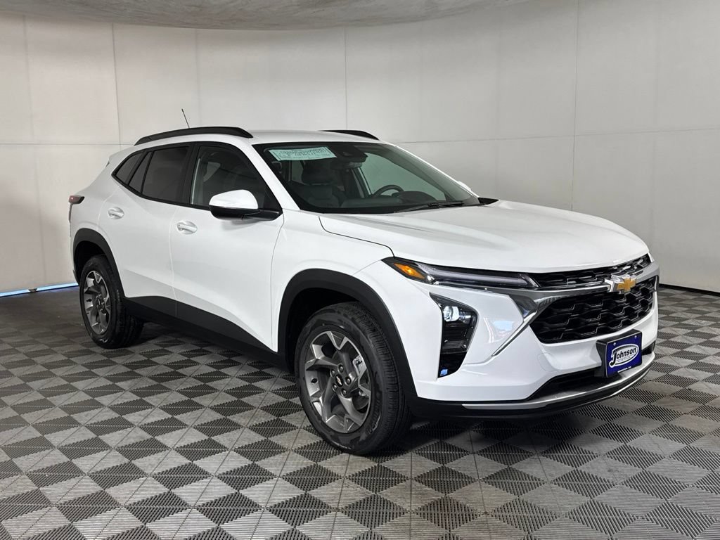 New 2026 Chevrolet Trax LT w/ Driver Confidence Package FWD image 3