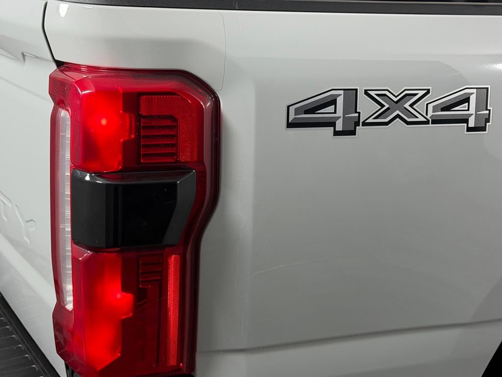 Used 2025 Ford F350 Lariat w/ Black Appearance Package AWD/4WD image 12