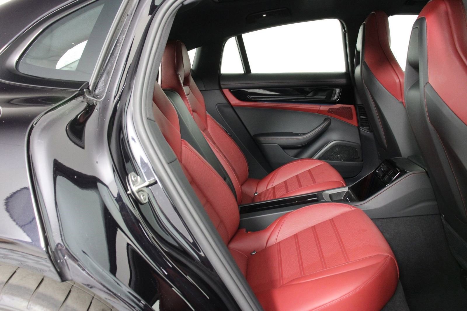 Certified 2025 Porsche Panamera image 32