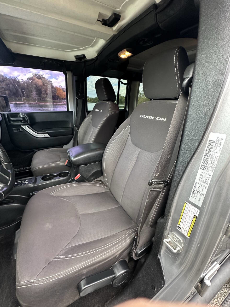 Used 2015 Jeep Wrangler Unlimited Rubicon w/ Connectivity Group image 11