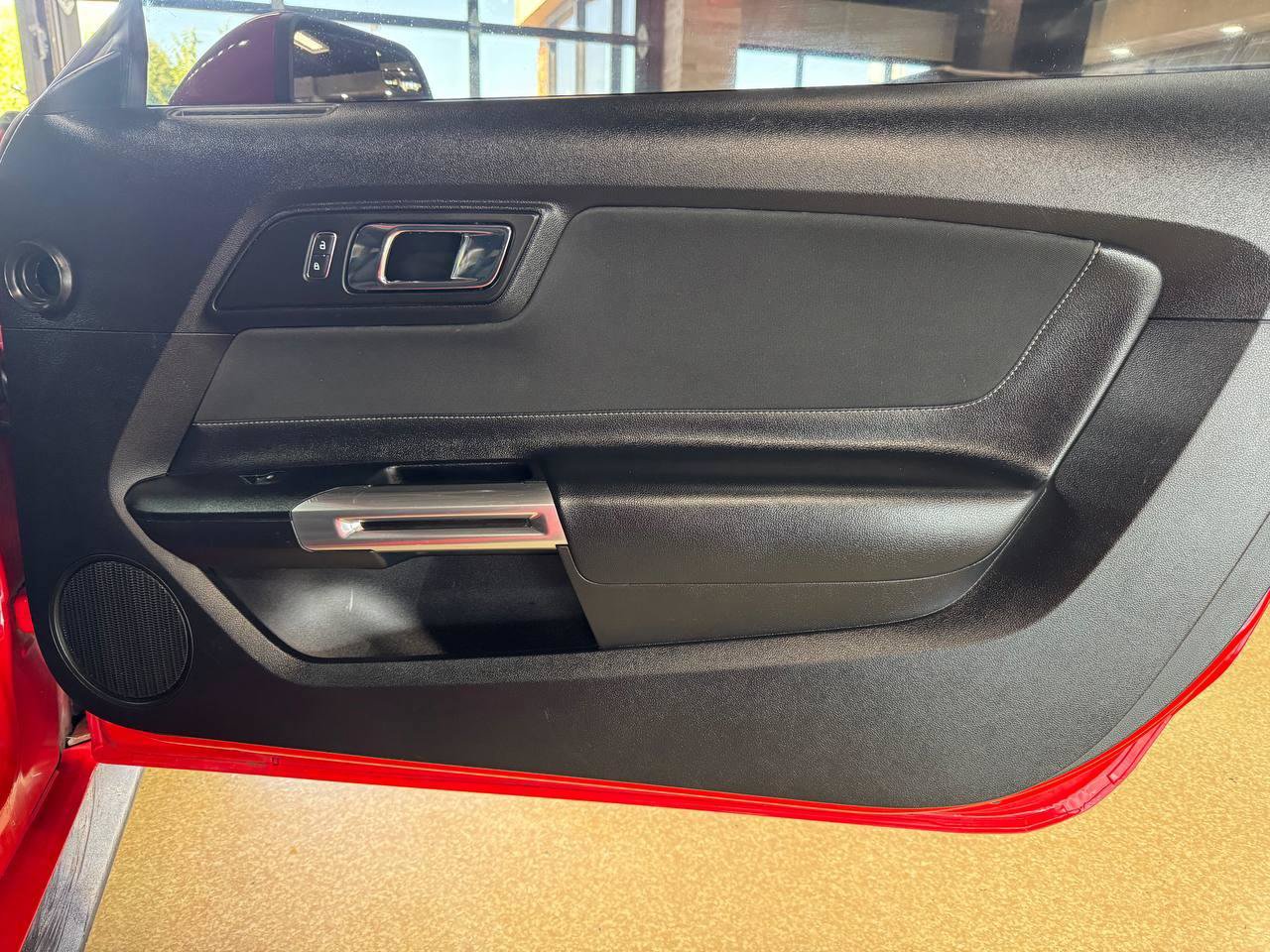 Used 2015 Ford Mustang Coupe RWD image 10