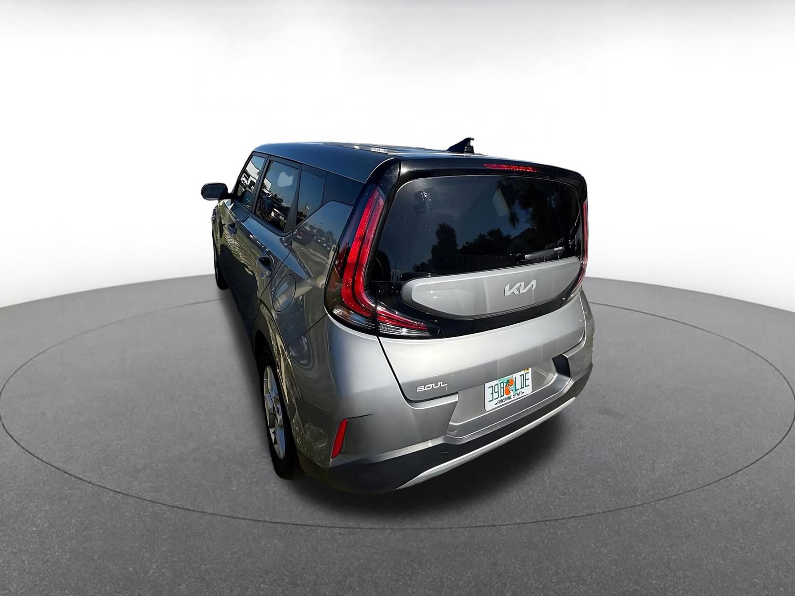 Used 2025 Kia Soul LX w/ LX Technology Package image 4