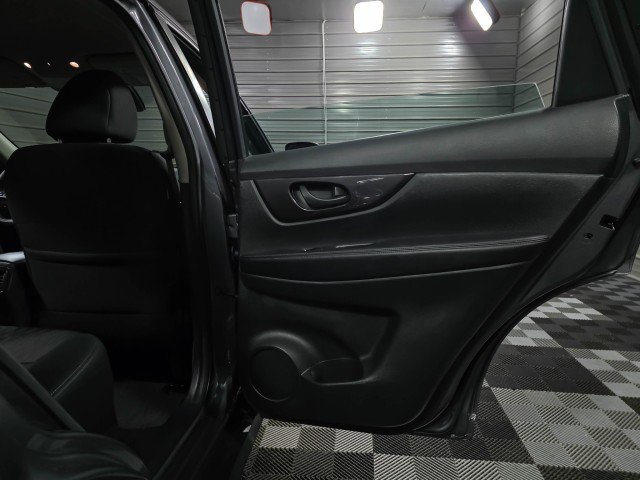 Used 2020 Nissan Rogue S image 33