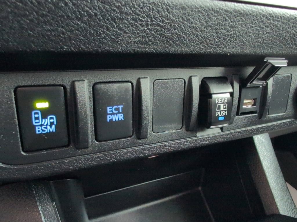 Used 2022 Toyota Tacoma SR5 w/ Technology Package RWD image 25