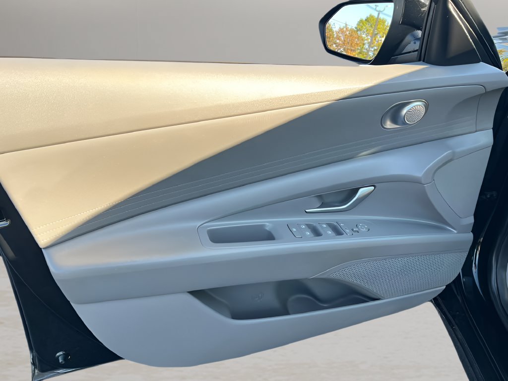 Used 2023 Hyundai Elantra SEL FWD image 11