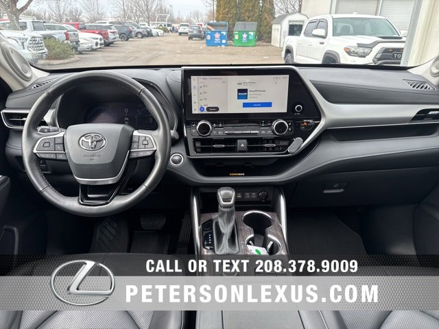 Used 2024 Toyota Highlander Platinum image 15