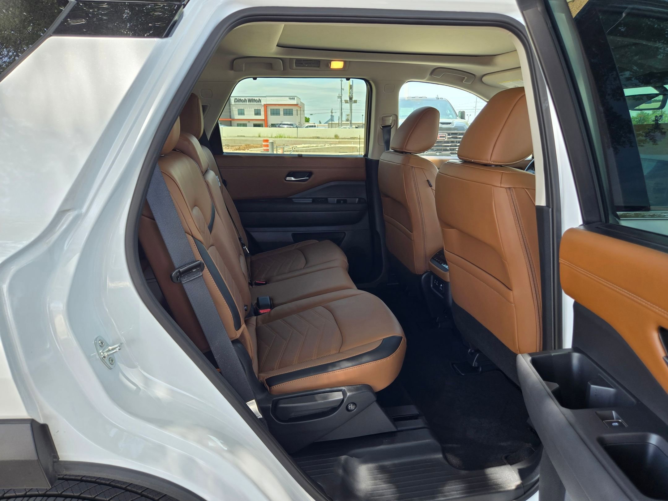 Used 2025 Nissan Pathfinder Platinum w/ Cargo Package FWD image 23