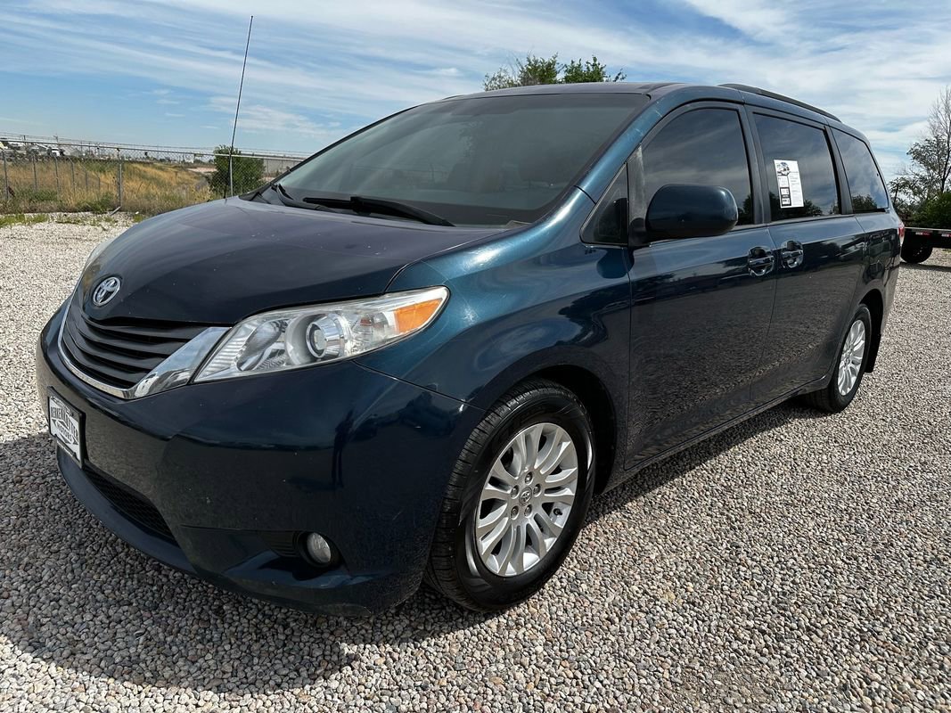 Used 2012 Toyota Sienna XLE image 5