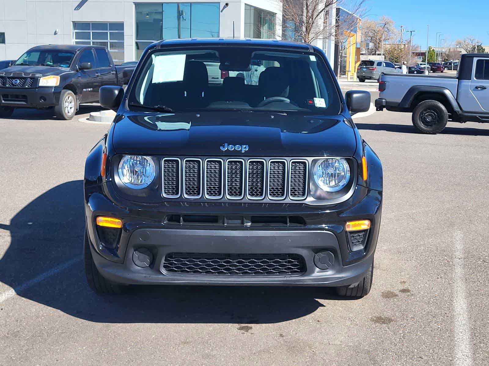 Used 2023 Jeep Renegade Latitude AWD/4WD image 2
