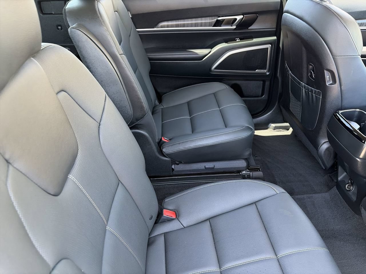 Certified 2025 Kia Telluride EX w/ EX Captain's Chair Package FWD image 12