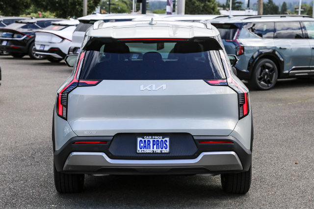 New 2024 Kia EV9 Wind AWD/4WD image 8