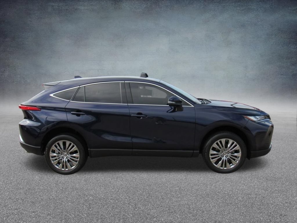 Used 2024 Toyota Venza XLE AWD/4WD image 8