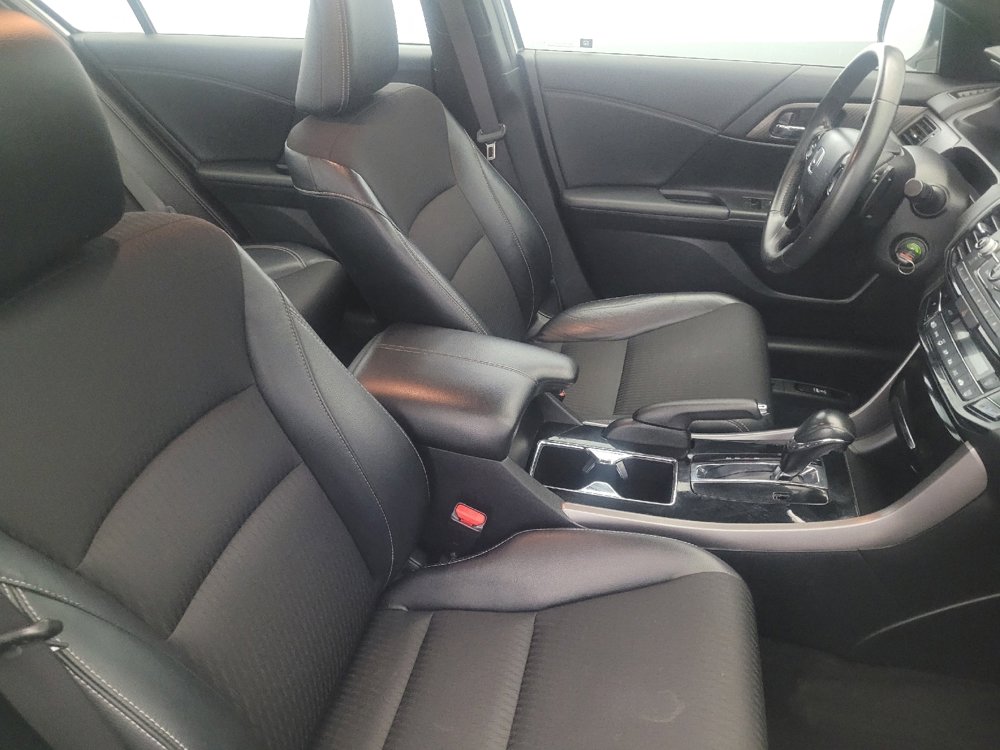 Used 2017 Honda Accord Sport image 21