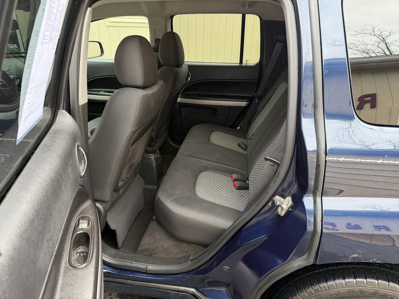 Used 2009 Chevrolet HHR LT image 12