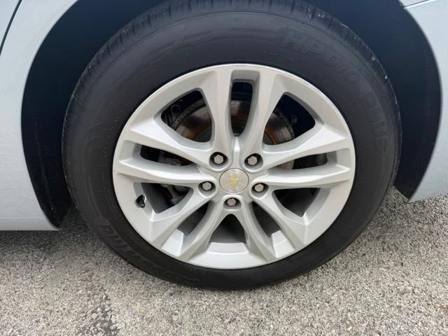 Used 2017 Chevrolet Malibu LT FWD image 9