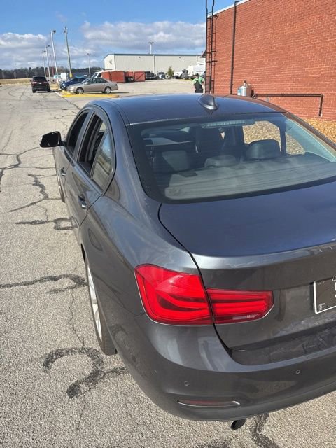 Used 2018 BMW 320i Sedan w/ Convenience Package image 10