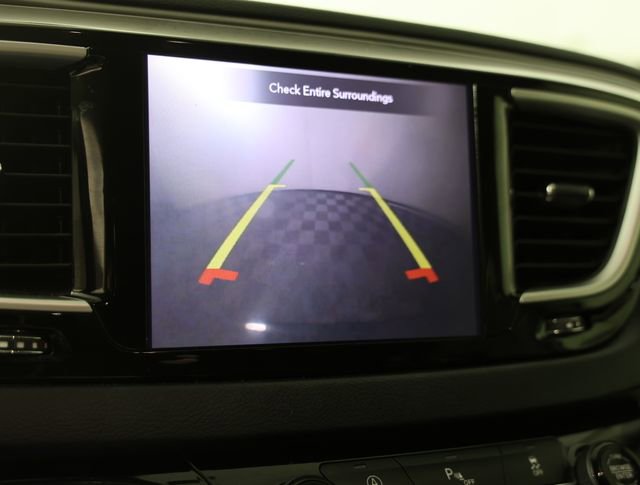 Used 2020 Chrysler Pacifica Touring-L Plus image 9