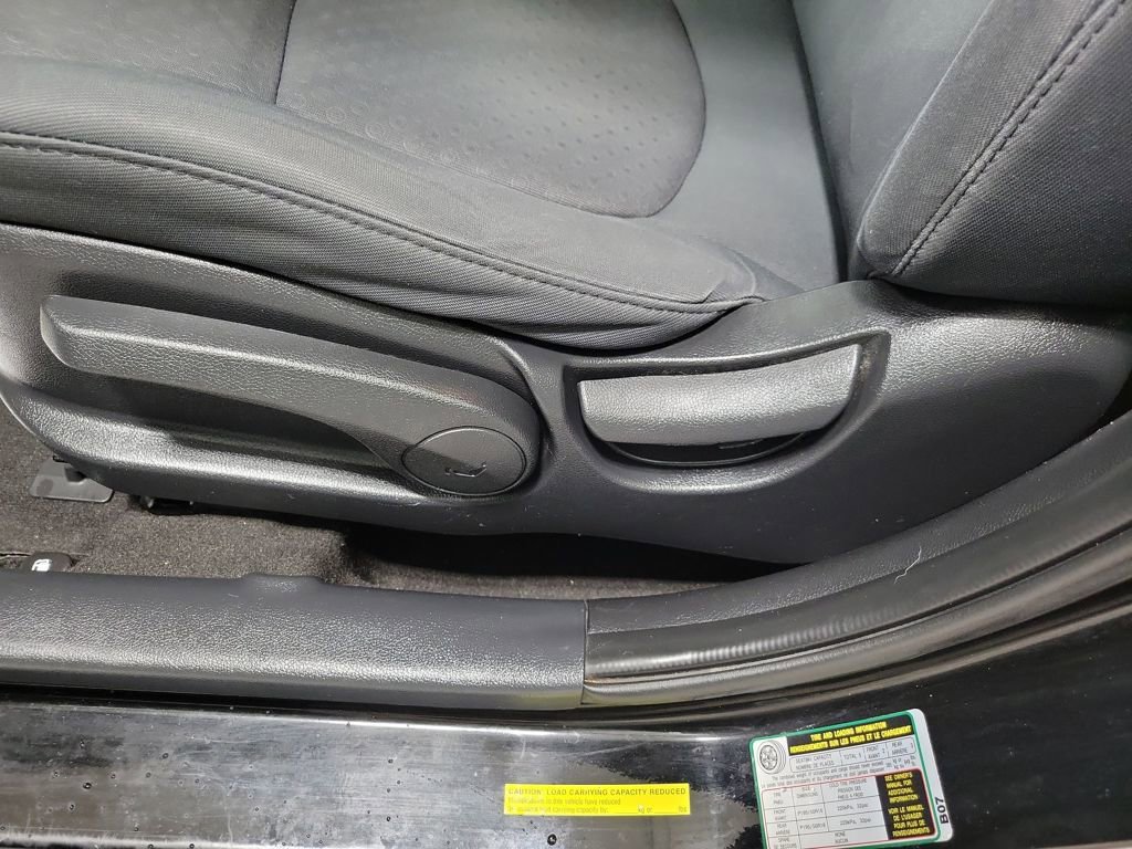 Used 2013 Hyundai Accent SE image 32