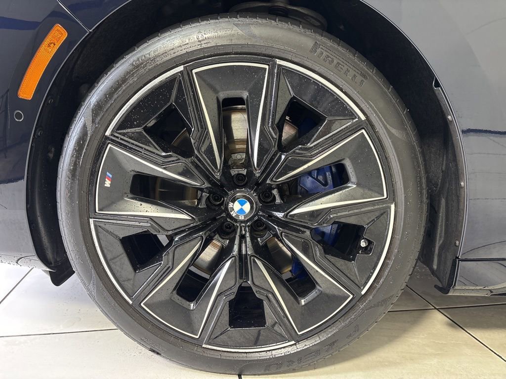 Used 2024 BMW 760i xDrive w/ Executive Package image 9