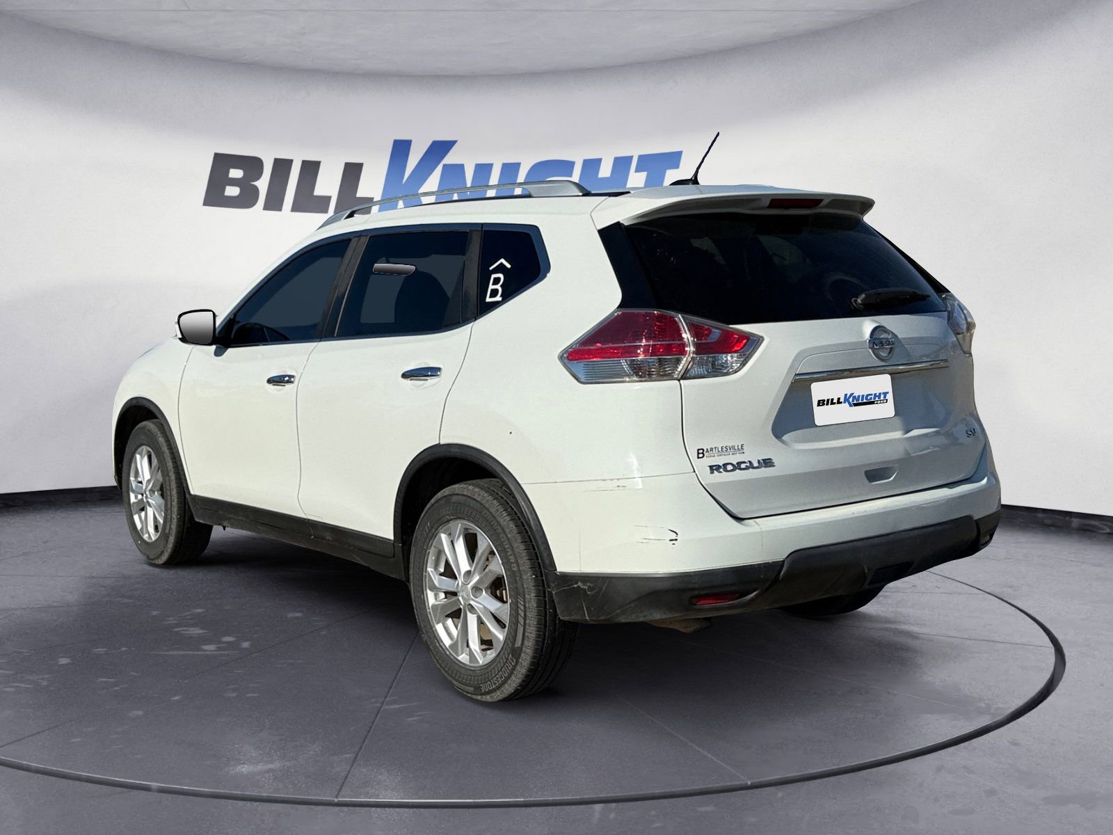 Used 2016 Nissan Rogue SV image 3