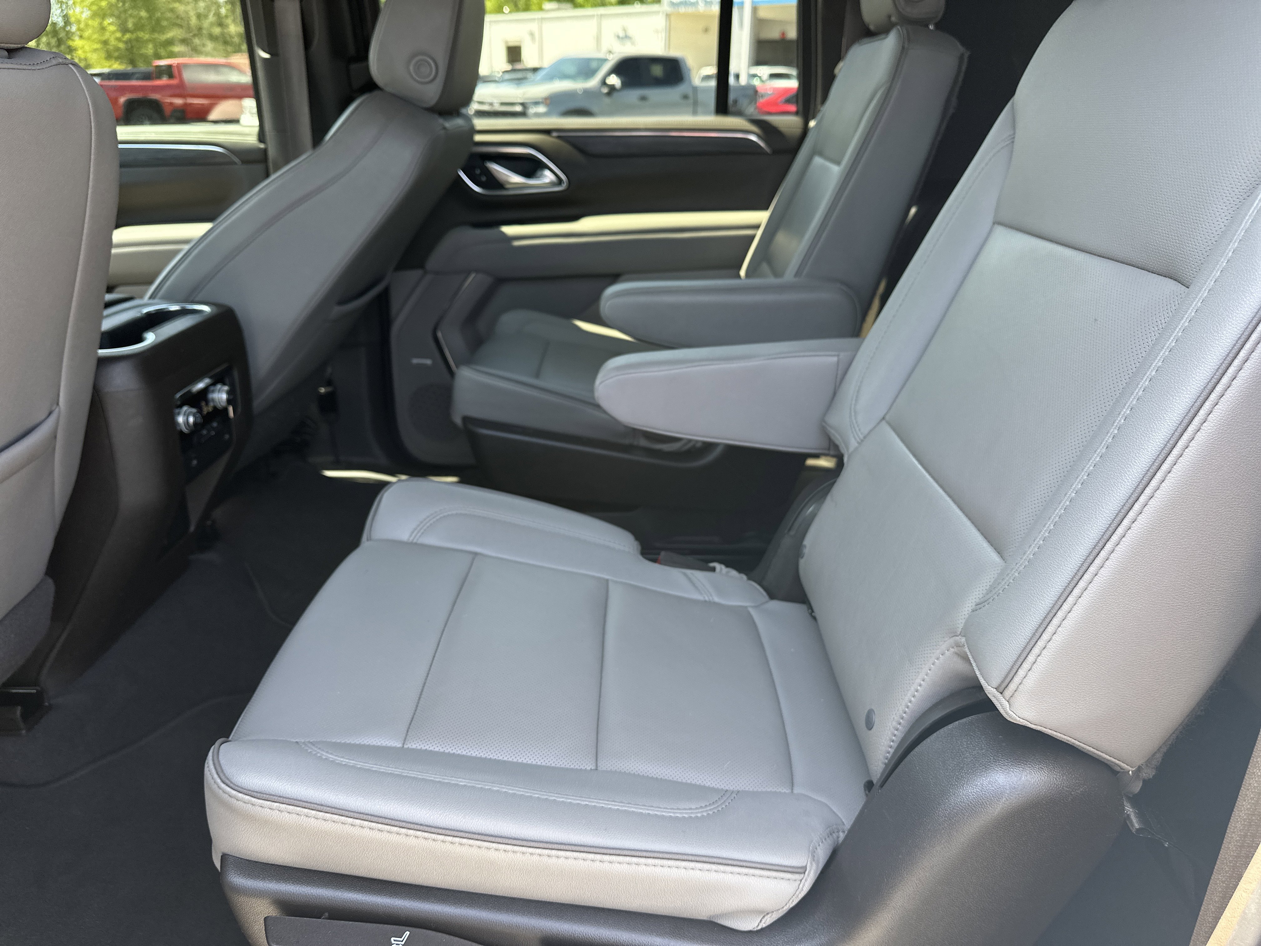 Used 2023 GMC Yukon XL SLT AWD/4WD image 21