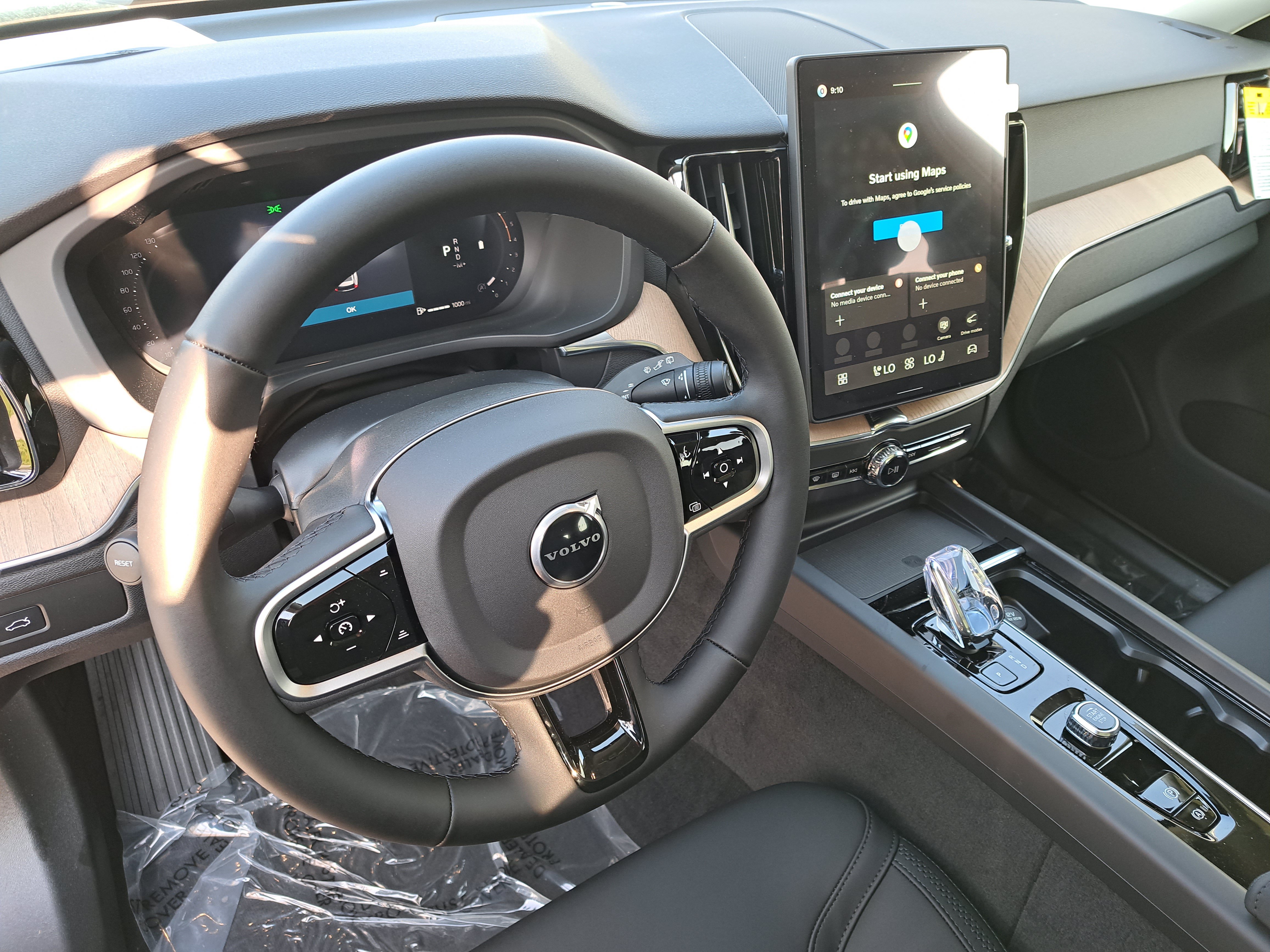 New 2026 Volvo XC60 B5 Plus w/ Protection Package Premier AWD/4WD image 5