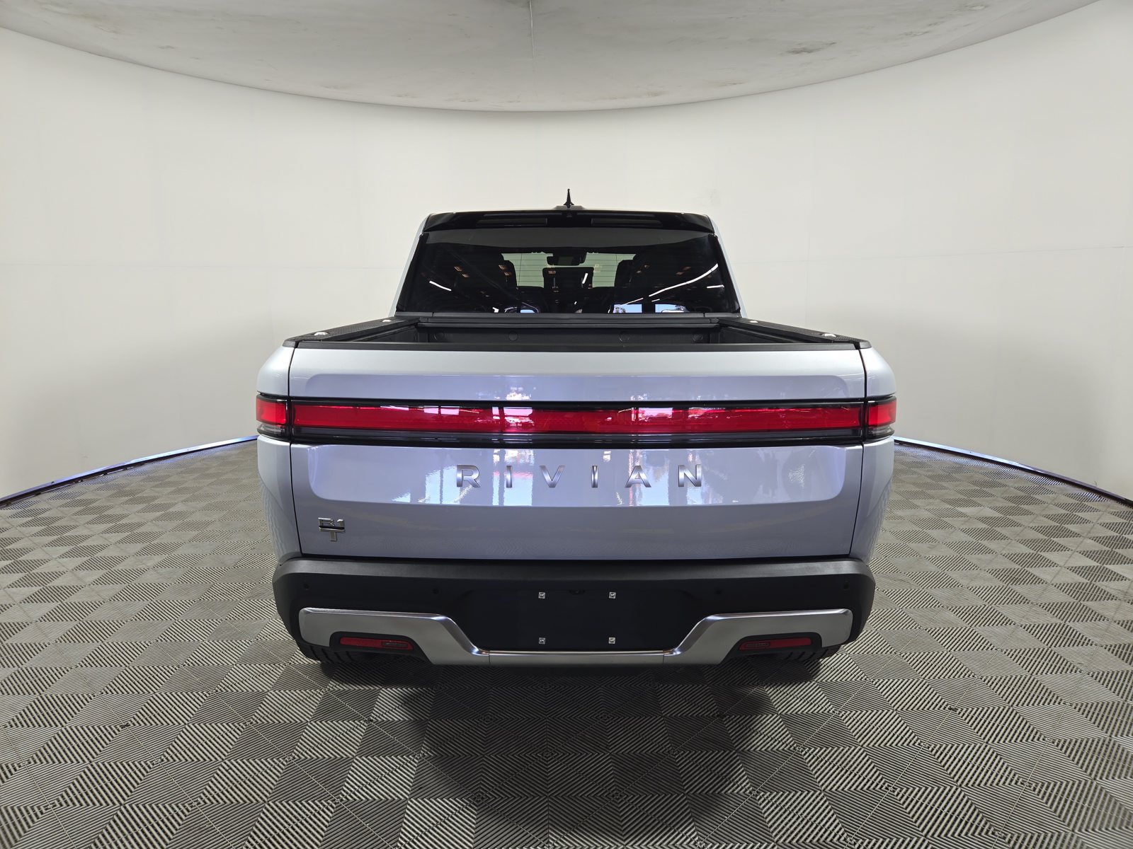 Used 2024 Rivian R1T Adventure Dual AWD/4WD image 4
