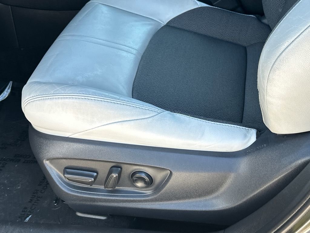 Used 2021 Toyota Corolla XSE image 18